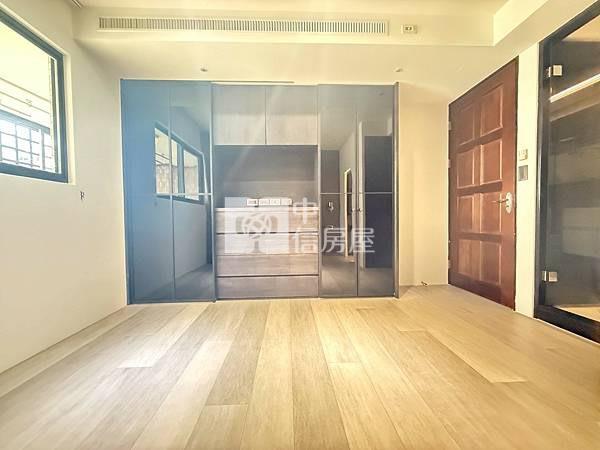 英棋觀邸五房雙平車房屋室內格局與周邊環境