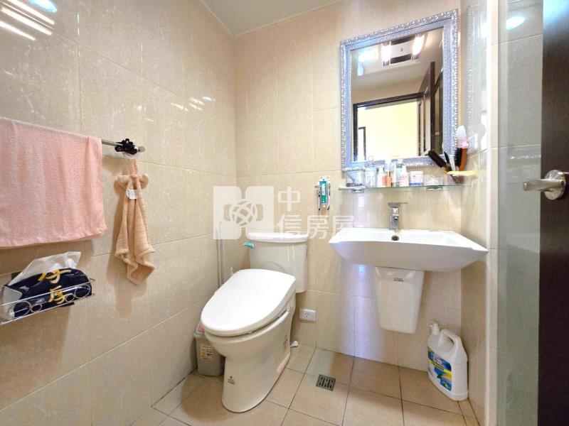 天郡景觀戶精美大2房車房屋室內格局與周邊環境