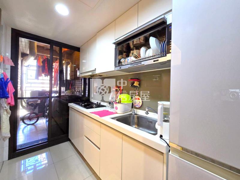 天郡景觀戶精美大2房車房屋室內格局與周邊環境