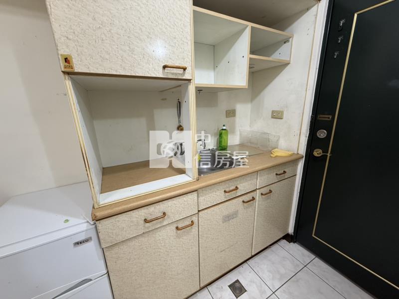 (南天王)工學商圈綠園道電梯美套房房屋室內格局與周邊環境