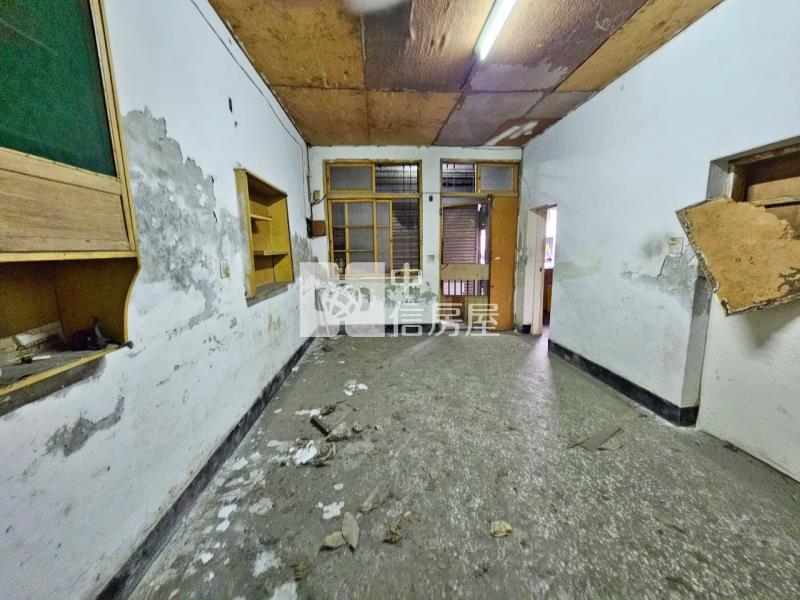 兵仔市旁需大整修角窗店住房屋室內格局與周邊環境