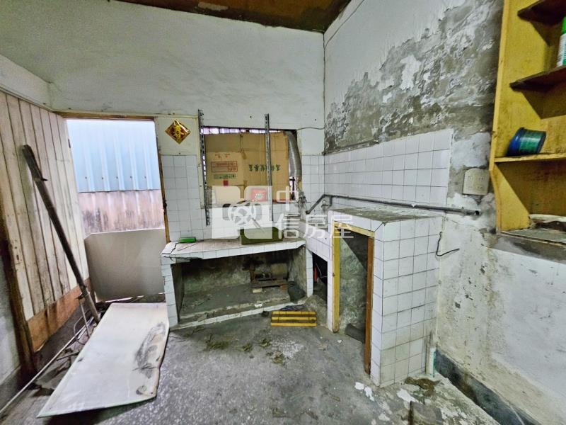 兵仔市旁需大整修角窗店住房屋室內格局與周邊環境