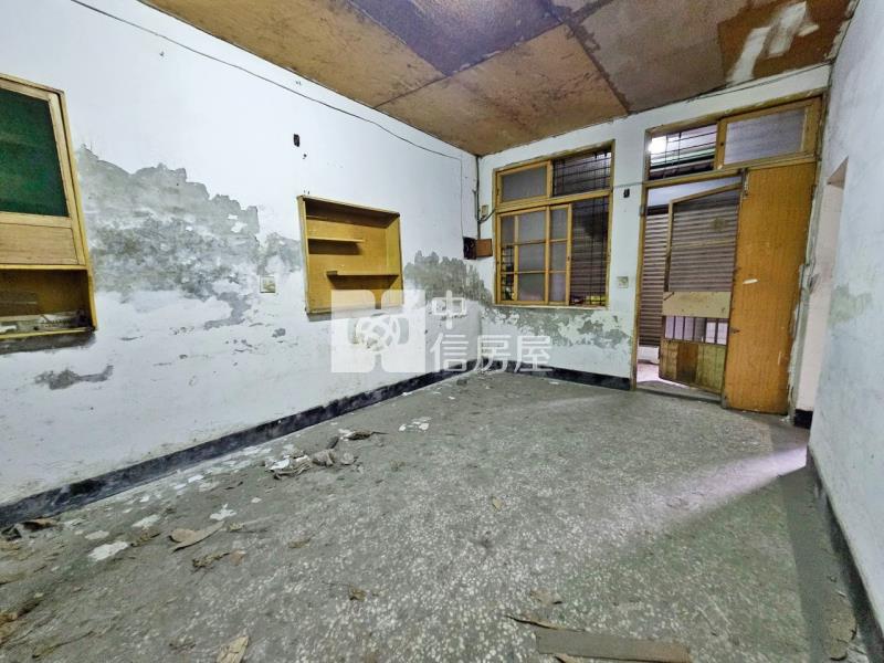 兵仔市旁需大整修角窗店住房屋室內格局與周邊環境