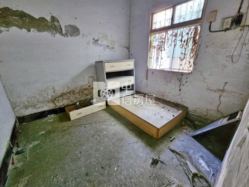 兵仔市旁需大整修角窗店住房屋室內格局與周邊環境