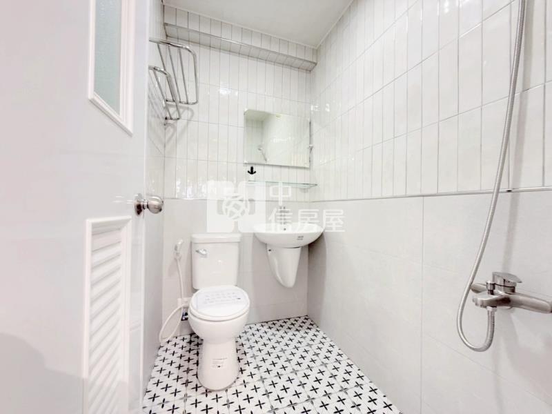 高雄前鎮草衙道5+6樓美裝寓房屋室內格局與周邊環境