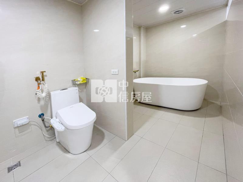 文心中清捷運站雙車位一樓公寓房屋室內格局與周邊環境