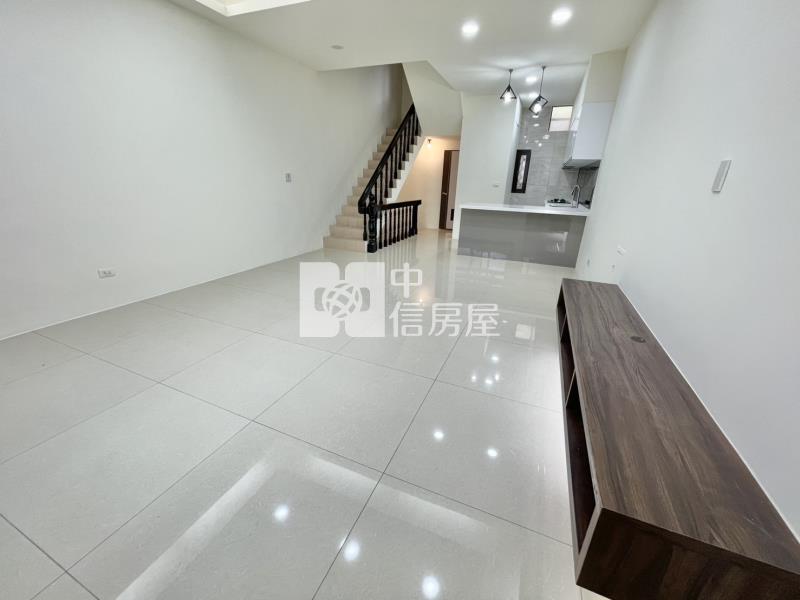 【新世紀】近龍潭市區5房+車庫停車房屋室內格局與周邊環境