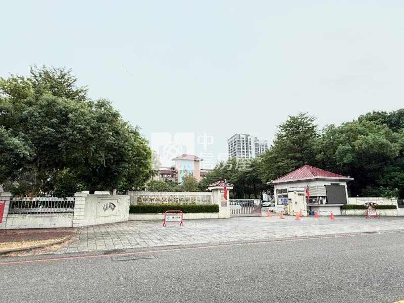 東山高中日紡國寶大二房車位房屋室內格局與周邊環境