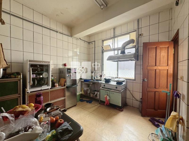 近太平國小臨10米路金店面房屋室內格局與周邊環境