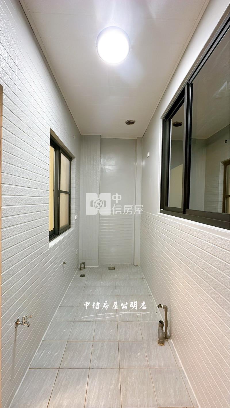 近新港台塑輕屋齡車庫別墅房屋室內格局與周邊環境