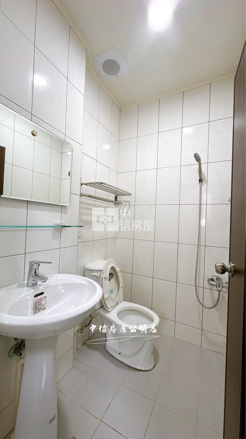 近新港台塑輕屋齡車庫別墅房屋室內格局與周邊環境