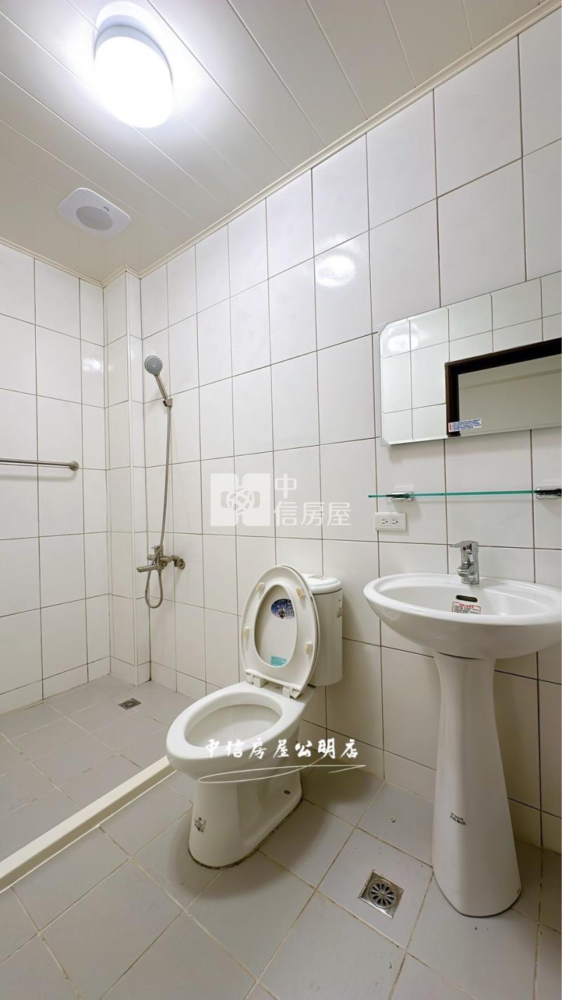 近新港台塑輕屋齡車庫別墅房屋室內格局與周邊環境