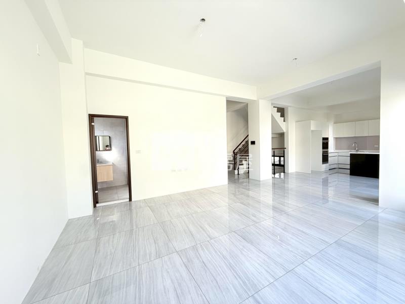 紅瓦厝全新12米面寬電梯雙車墅房屋室內格局與周邊環境