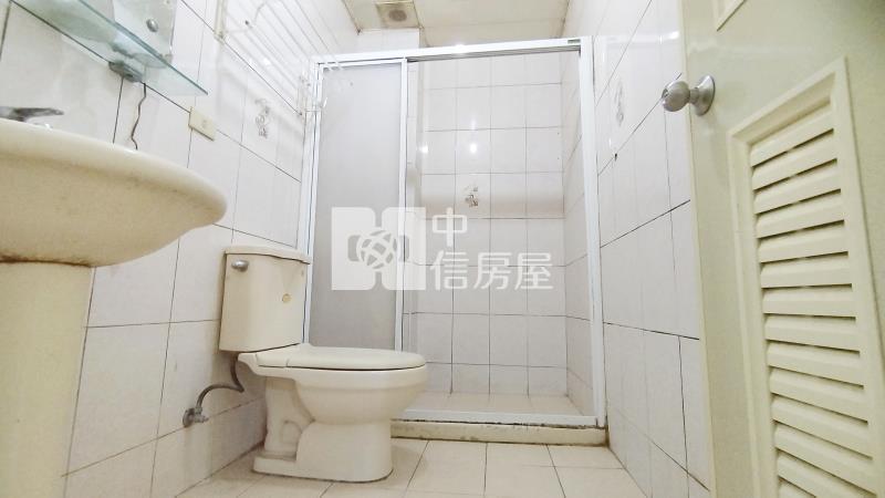 大里二期臨路車庫別墅房屋室內格局與周邊環境