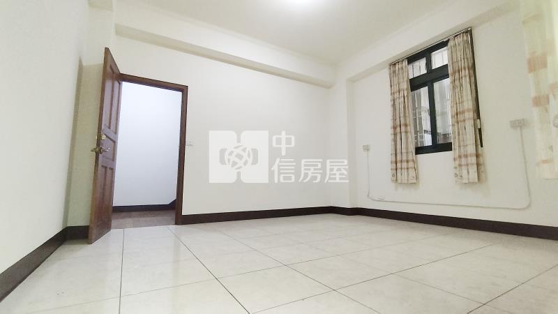 大里二期臨路車庫別墅房屋室內格局與周邊環境