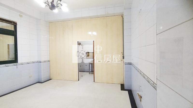 大里二期臨路車庫別墅房屋室內格局與周邊環境