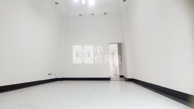 大里二期臨路車庫別墅房屋室內格局與周邊環境