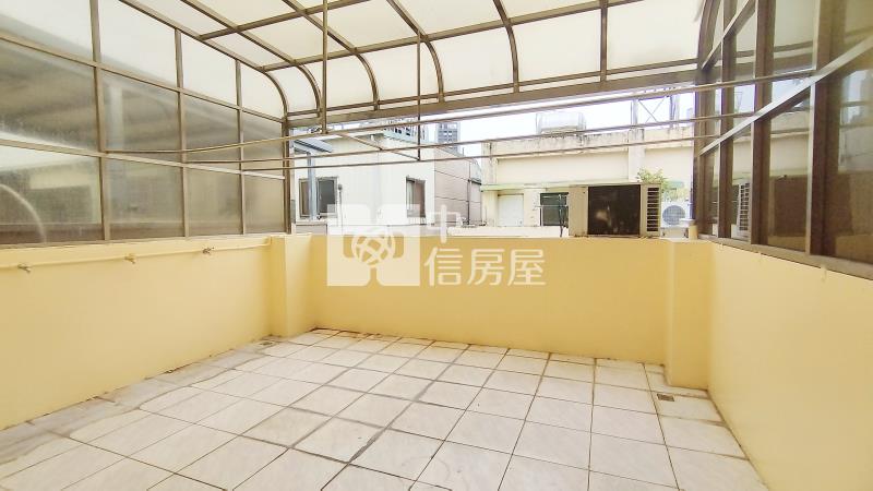 大里二期臨路車庫別墅房屋室內格局與周邊環境