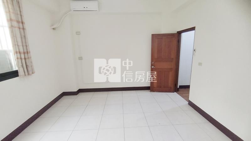 大里二期臨路車庫別墅房屋室內格局與周邊環境