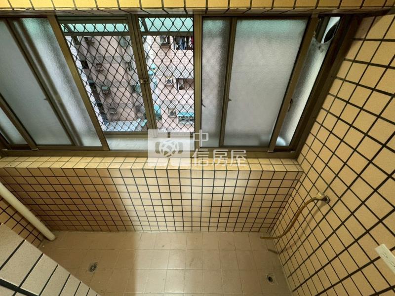 西屯全新裝潢電梯美三房平車房屋室內格局與周邊環境