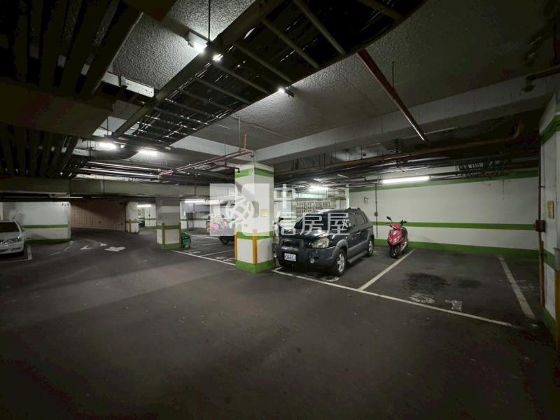 西屯全新裝潢電梯美三房平車房屋室內格局與周邊環境