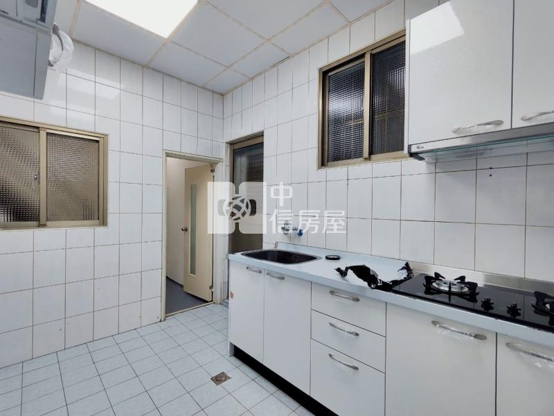 東安國小大面寬透天房屋室內格局與周邊環境