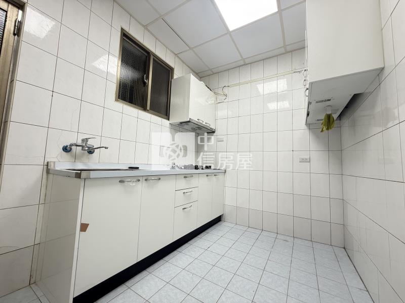 東安國小大面寬透天房屋室內格局與周邊環境