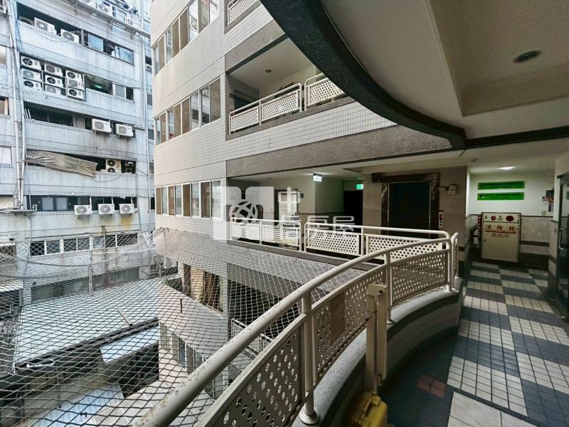 低總價收租置產工作室附車位房屋室內格局與周邊環境