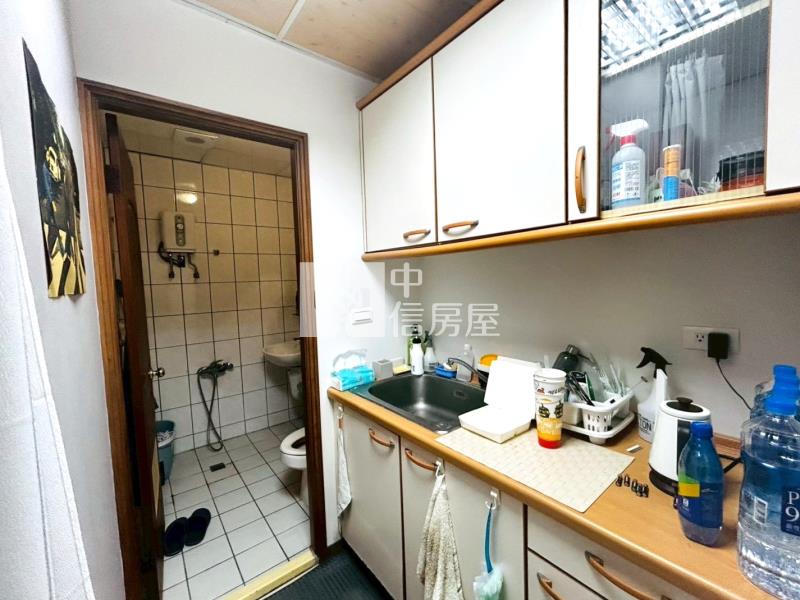 低總價收租置產工作室附車位房屋室內格局與周邊環境