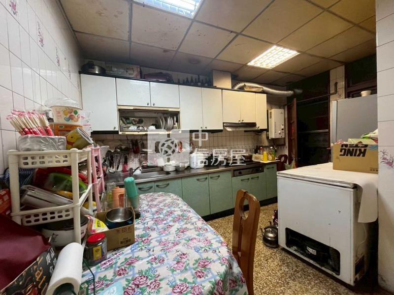 體育園區透天房屋室內格局與周邊環境