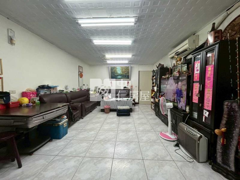 體育園區透天房屋室內格局與周邊環境