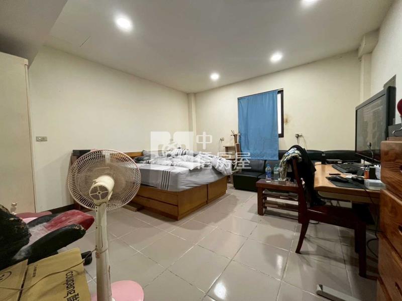 體育園區透天房屋室內格局與周邊環境