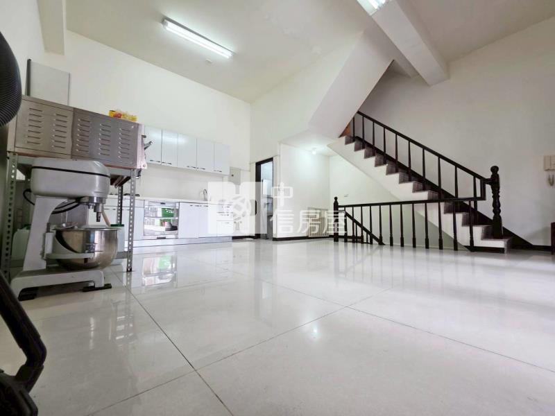 樹義國小旁｜6.5米大面寬雙車臨路金透店房屋室內格局與周邊環境