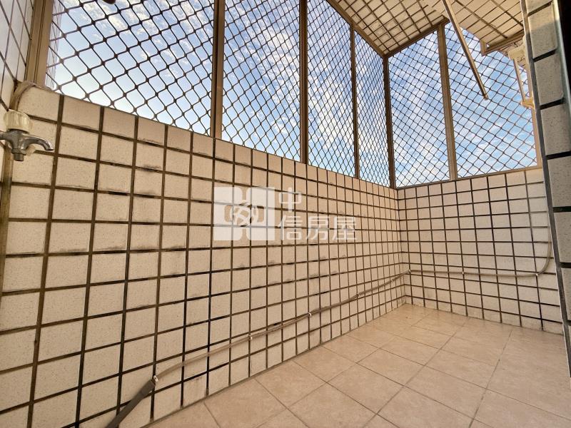 十期無限視野三面採光室內27坪大三房獨立平車房屋室內格局與周邊環境