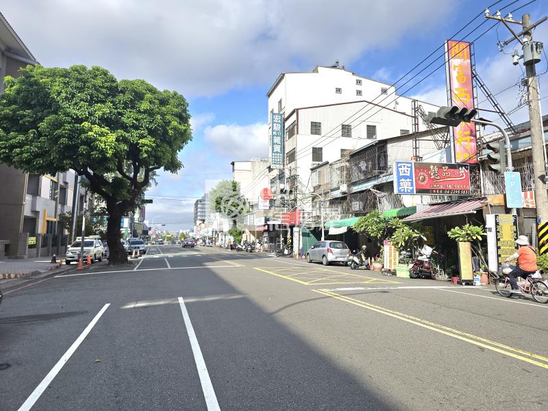 水湳經貿黃金邊間透店房屋室內格局與周邊環境