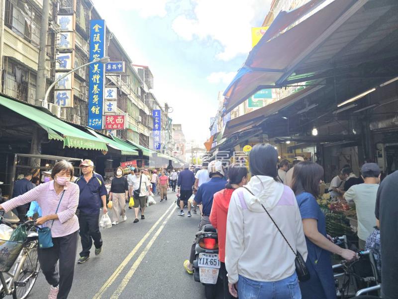 水湳經貿黃金邊間透店房屋室內格局與周邊環境