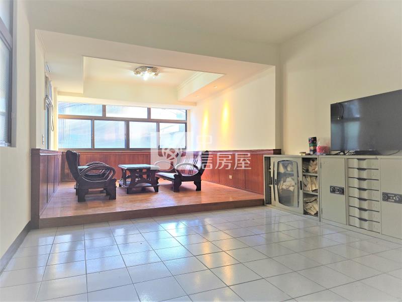 水湳經貿黃金邊間透店房屋室內格局與周邊環境