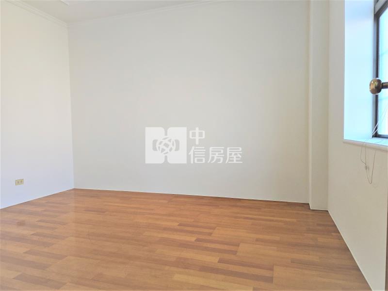 水湳經貿黃金邊間透店房屋室內格局與周邊環境