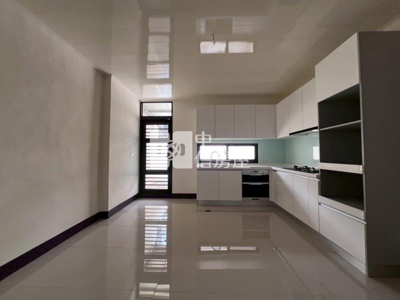 大里好來五街全新整理3房大地坪透天房屋室內格局與周邊環境