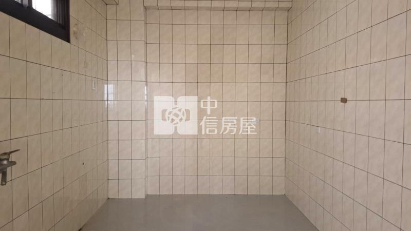 南投市中興國中大面寬庭院平房房屋室內格局與周邊環境