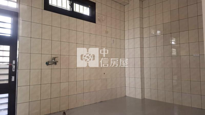 南投市中興國中大面寬庭院平房房屋室內格局與周邊環境