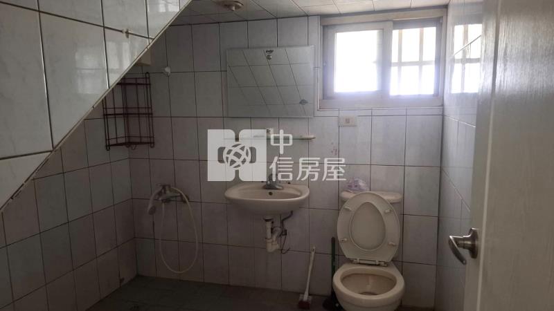 南投市中興國中大面寬庭院平房房屋室內格局與周邊環境