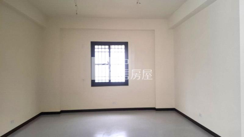 南投市中興國中大面寬庭院平房房屋室內格局與周邊環境