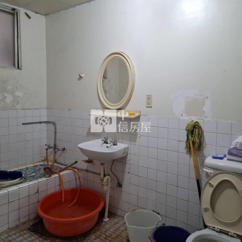 左營世運公寓2樓房屋室內格局與周邊環境