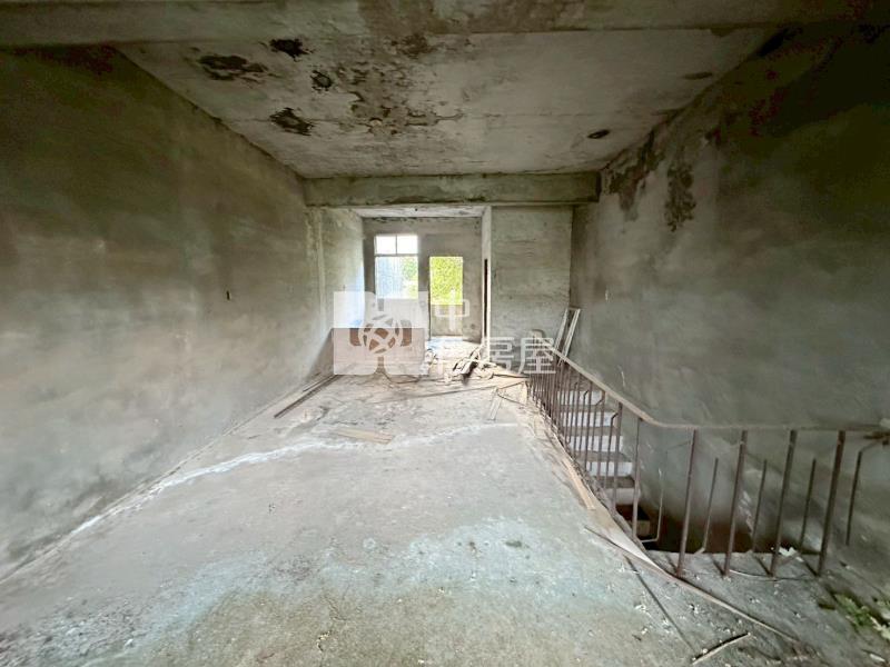 市區旁低總價投資透天房屋室內格局與周邊環境