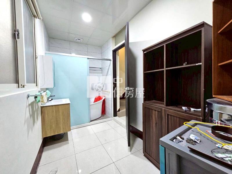 近洲際8米活巷邊間美透天可營登房屋室內格局與周邊環境