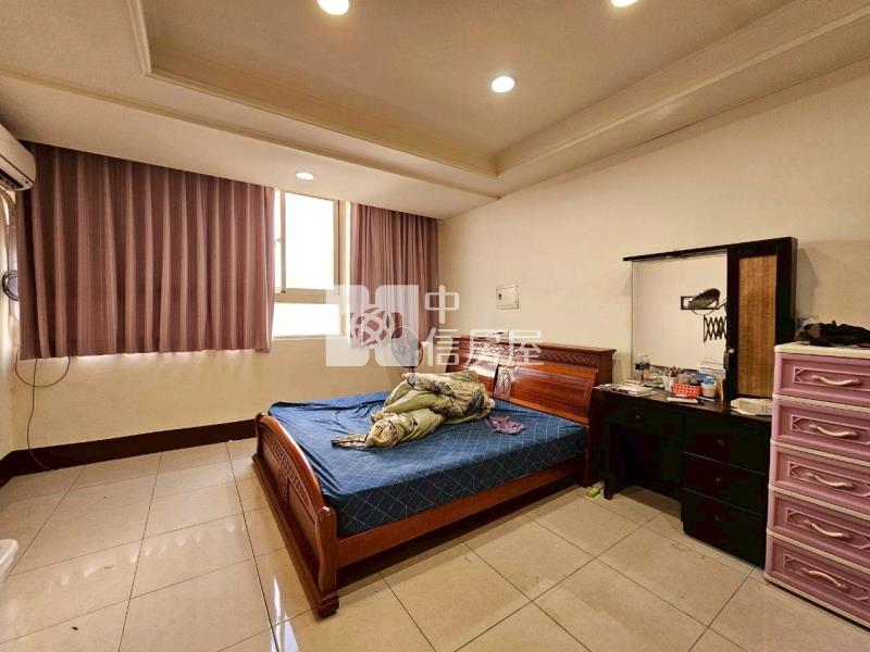 近洲際8米活巷邊間美透天可營登房屋室內格局與周邊環境