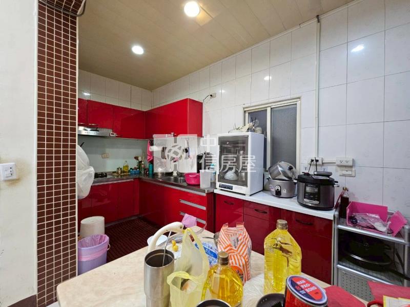 近洲際8米活巷邊間美透天可營登房屋室內格局與周邊環境