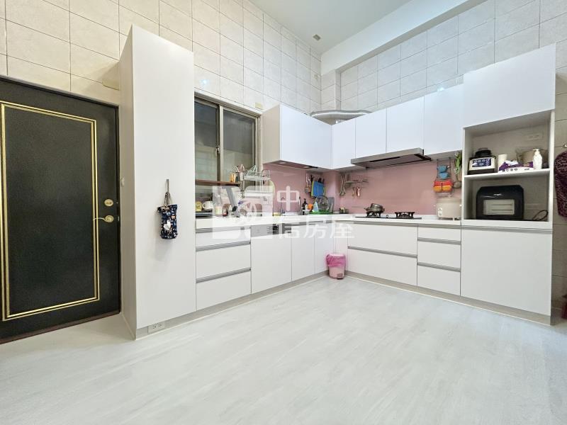 震後臨路美透天房屋室內格局與周邊環境