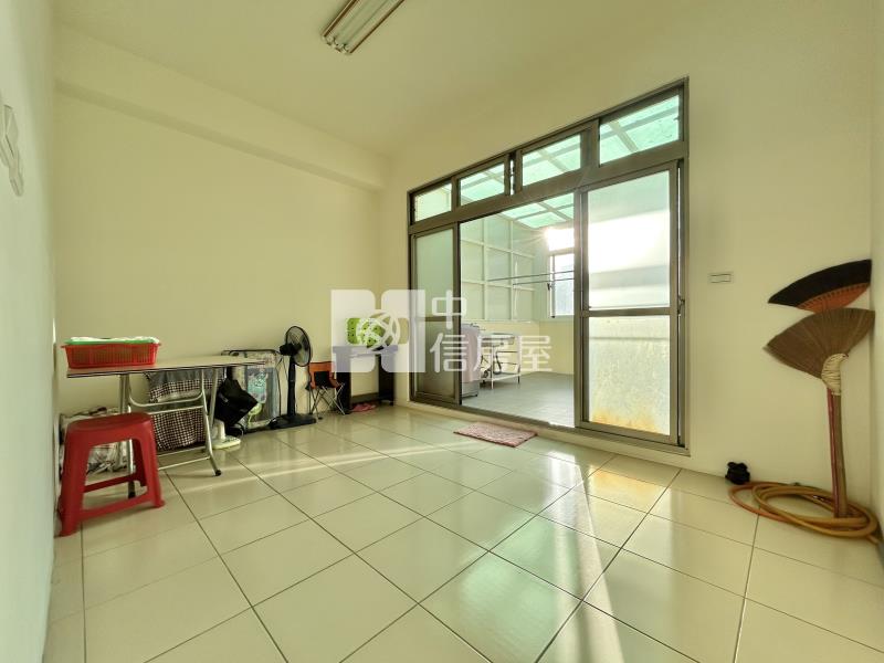 震後臨路美透天房屋室內格局與周邊環境